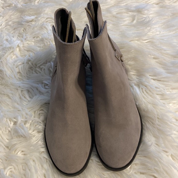 SOREL Boots size 9 BNWOT see pictures heel is 1 1/2” color gray leather upper - Picture 4 of 17